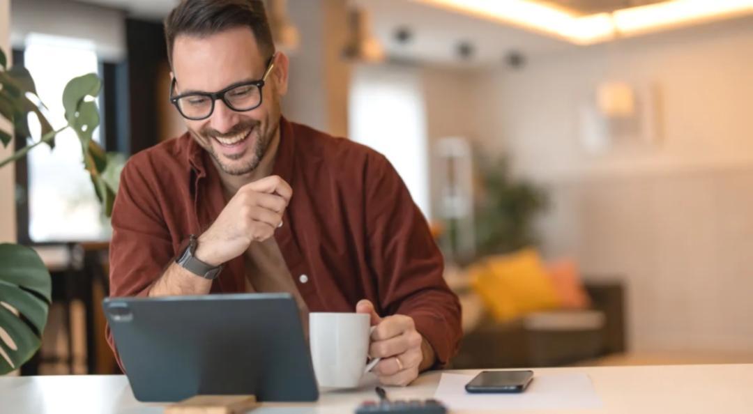 Profesionales analizando estrategias de prevención de fraude